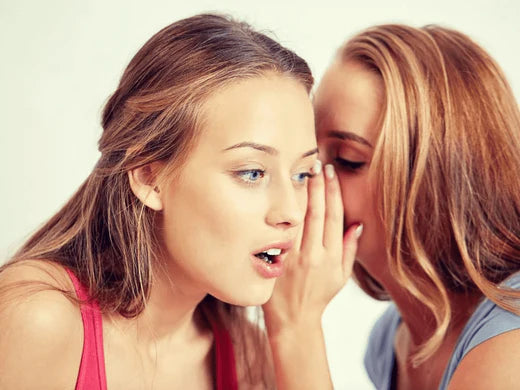 femmes qui discutent