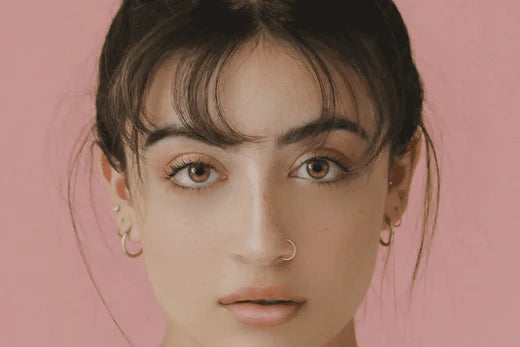 femme aux cils recourbés